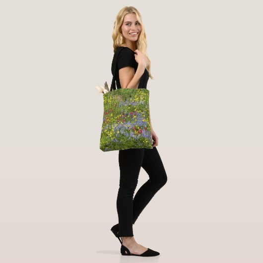 Kleurrijke weide wilde bloemen tote bag (Op model)