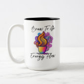 Kleurrijke werveling van stoombrouwsel om energies tweekleurige koffiemok (Links)