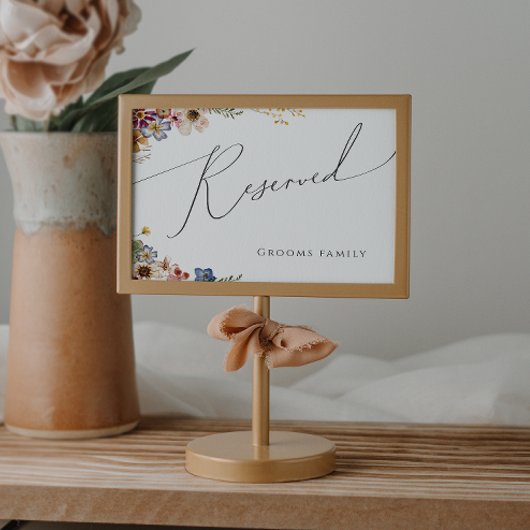 Kleurrijke wilde bloem | Gereserveerd teken