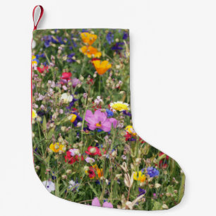 Kleurrijke wilde bloemenweide, levendig patroon. kleine kerstsok