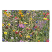 Kleurrijke wilde bloemenweide, levendig patroon. kussensloop (Achterkant)