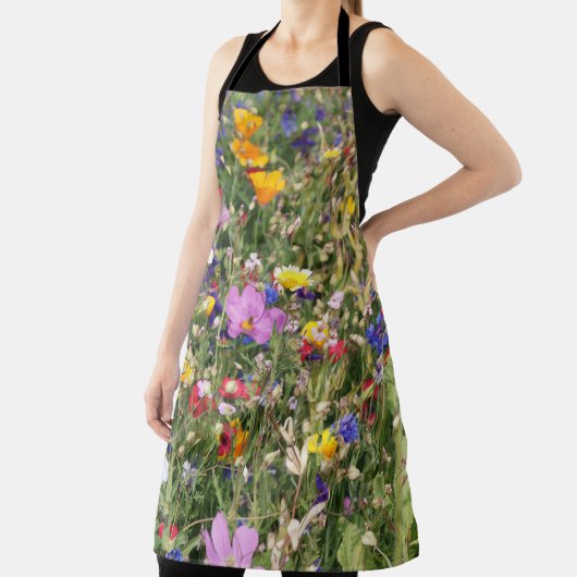 Kleurrijke wilde bloemenweide, levendig patroon. schort (Insitu)