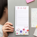 Kleurrijke Wildflower Border gepersonaliseerd om t Magnetisch Notitieblok<br><div class="desc">Kleurrijke wildflower to do list,  gepersonaliseerd met jouw naam. Dit  ontwerp heeft een bloemenrand van wilde bloemen met handgeletterde typografie. Het notitieblok is ontworpen als een takenlijst en bevat regels en selectievakjes om uw lijsten in de gaten te houden. Blader door mijn Collectie van de takenlijst voor meer design.</div>