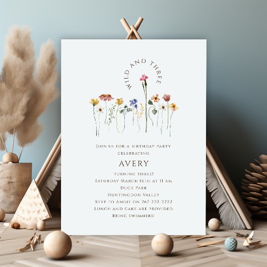 Kleurrijke Wildflower Wild en drie verjaardagsfees Kaart