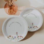 Kleurrijke Wildflower Wild en prachtige verjaardag Papieren Bordje<br><div class="desc">Deze kleurrijke wilde bloemen en prachtige verjaardagspapier borden zijn ideaal voor uw eenvoudige, grillige boho regenboog zomerfeest. De felle, betoverde roze, gele, oranje en gouden kleurbloemen geven dit product het gevoel van een minimalistische, elegante hippie-voorjaarstuin. Het moderne ontwerp is kunstzinnig en delicaat, met een klassieke aardse weide die in waterverf...</div>