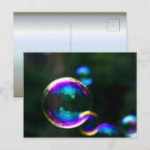Kleurrijke zeepbellen drijven briefkaart (Voorkant / Achterkant)