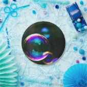 Kleurrijke zeepbellen drijven papieren bordje (Feest)