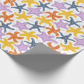 Kleurrijke zeesterren op wit cadeaupapier (Hoek)