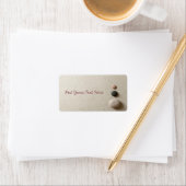 Kleurrijke Zen stenen op zand achtergrond Etiket (Insitu)