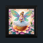 Kleurrijke zomer Fairy Two illustratie Cadeaudoosje<br><div class="desc">Dompel jezelf onder in de betoverende schoonheid van een levendige zomerse sprookjesillustratie.</div>