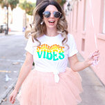 Kleurrijke zomerknoppen Verwarmd schrijven T-shirt<br><div class="desc">Als je op zoek bent naar een verklaring zomervibes design shirt om je zon te shows en zee vibes, dan is dit het. Voel de koelheid en hitte van de zomer door de hitte van de zon.. en geniet van je favoriete activiteiten met dit kleurrijke gele T-shirt dat met liefde...</div>