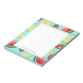 Kleurrijke zomervruchten op blauw met aangepaste t notitieblok (Linkerzijde)