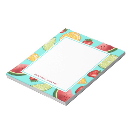 Kleurrijke zomervruchten op blauw met aangepaste t notitieblok (Linkerzijde)