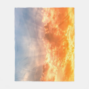 Kleurrijke zonsondergang: vurige hemel schemering. fleece deken