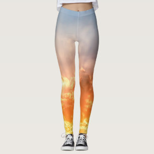 Kleurrijke zonsondergang: vurige hemel schemering. leggings