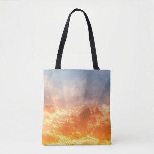 Kleurrijke zonsondergang: vurige hemel schemering. tote bag