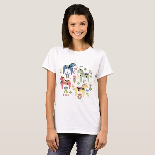 Kleurrijke Zweedse Dala paarden T-shirt (Voorkant volledig)