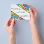 Kleurrijke zwenkverf flyer (Hand)