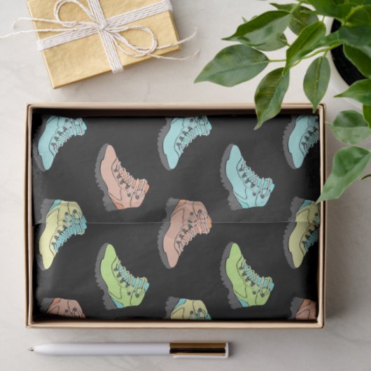 Kleurverkleurde pasta's op zwart gevlekt tissuepapier (Geschenk)