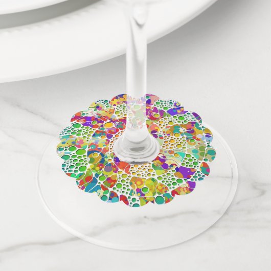 Kleurvolle Stippen Spirals Handschilderen 2 Wijnglaslabel (Dichtbij)