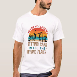 Kleurvolleybal die zand wordt in alle verkeerde pl t-shirt