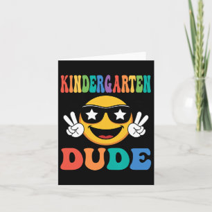Kleuter dude 1e eerste dag op school jongen achter kaart