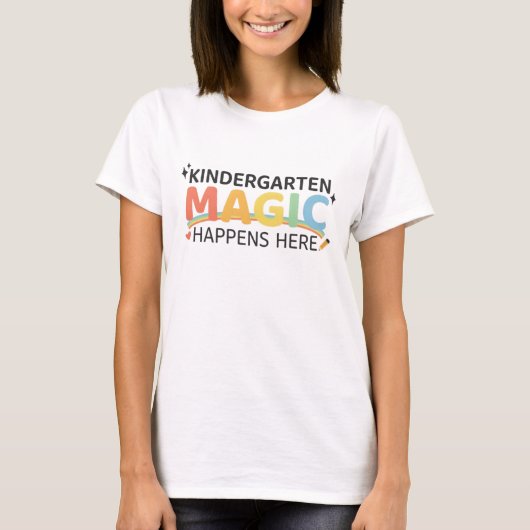 Kleuterschool Magie Gebeurt Hier Docent Design T-shirt (Voorkant)