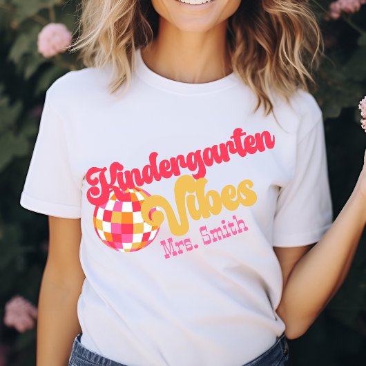 Kleuterschool Vibes Aangepaste naam Tshirt