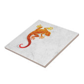 Klim op een witte muur met Red Gecko Tegeltje (Zijkant)