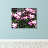 Klimaatbloemen van Clematis Paarse lentevloeren Canvas Afdruk (Insitu (Houten vloer))