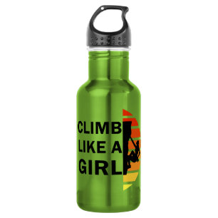 Klimmen als een meisje rotsklimmen vrouw waterfles 
