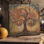 Klimt Golden Tree Abstract Art Nouveau Trivet<br><div class="desc">Deze prachtige trivet toont een abstracte Tree of Life geïnspireerd door Gustav Klimt's "golden phase". Klimt was gefascineerd door Byzantijnse mozaïeken en ontwikkelde zijn eigen mozaïektechniek met behulp van bladgoud en felle kleuren. Dit kunstwerk is een eerbetoon aan Klimts innovatieve benadering van mozaïek en geeft de weelderige schoonheid van zijn...</div>