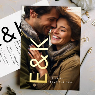 Klinkende moderne gouden foto monogram Onze datum Folie Uitnodiging