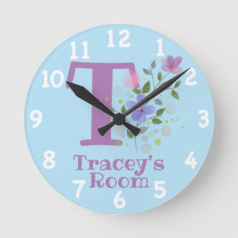 Klok in bloemontwerp met naam Tracey en initiaal