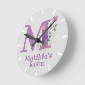 Klok in een bloemenontwerp met naam Matilda (Hoek)
