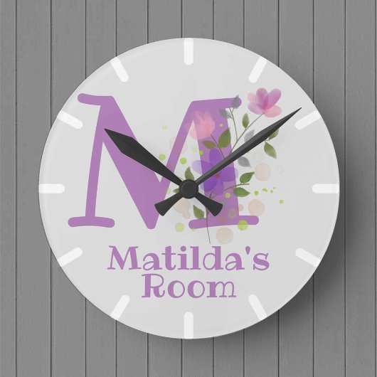 Klok in een bloemontwerp met naam Matilda