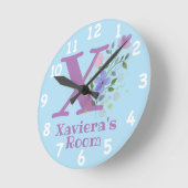 Klok in een Floral Ontwerp met Naam & Initiaal (Hoek)