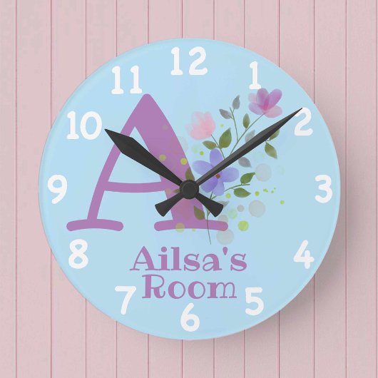 Klok in een Floral Ontwerp met Naam & Initiaal