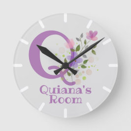 Klok in een Floral Ontwerp met Naam & Initiaal