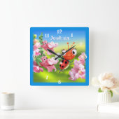 Klok Ladybug in de bloemtuin. (Huis)