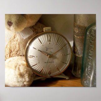 Klok met antieke flessen en teddybeer poster