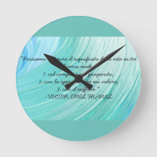 Klok met Italiaans verstandig gezegde