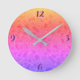 Klok met kleurrijk abstract ontwerp