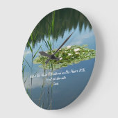 Klok met meer en witte bloemen (Hoek)