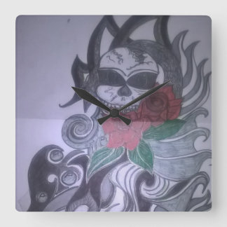 klok met print van tattoo ontwerp btje