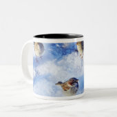 Klok van het huis Sparrows "Passer domesticus" op Tweekleurige Koffiemok (Voorkant links)