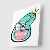 Klok voor de muur van het atoomontwerp (Hoek)