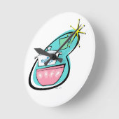 Klok voor de muur van het atoomontwerp (Hoek)