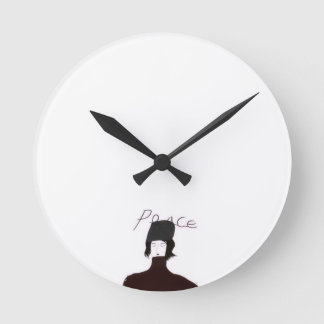 Klok voor minimale kunst aan de wand voor vrede
