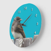 Klok - Zwarte en witte vogel op hek (Hoek)